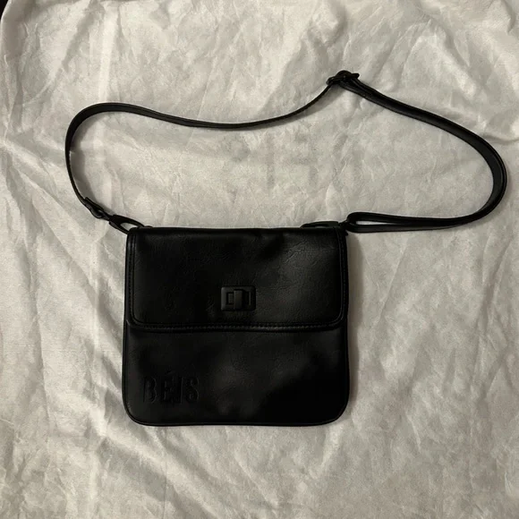 NWOT BÉIS Removable Clutch/Crossbody from The 2-in-1 Backpack — Discontinued! - Picture 1 of 4